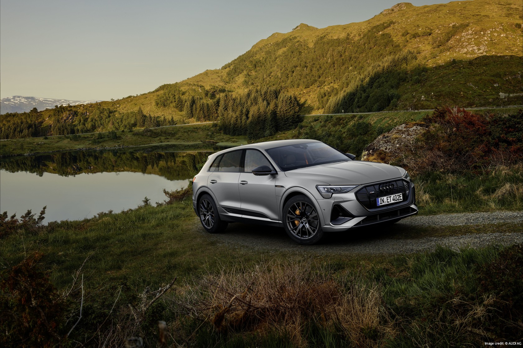 Audi e-tron front