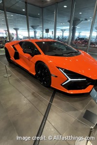 Lamborghini Revuelto side view