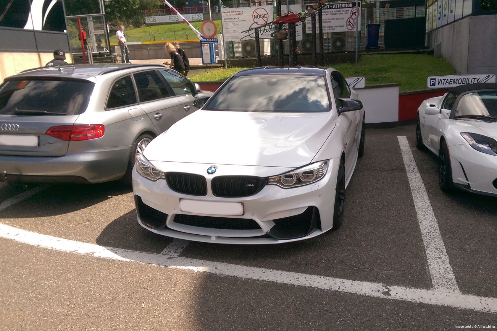 Picture of a white BMW M4