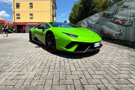 Huracan Perf side front
